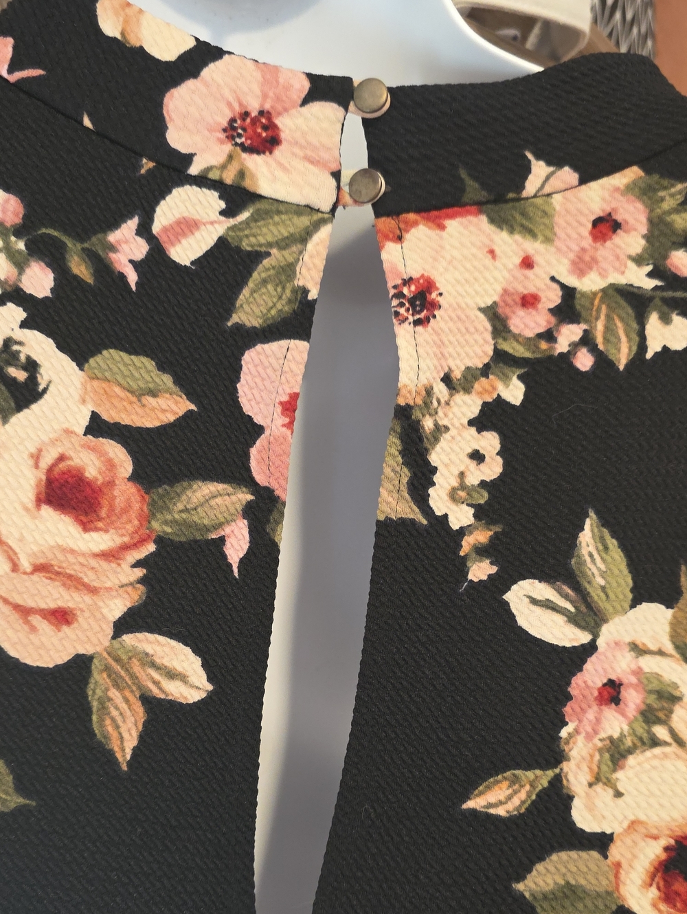🌸"GLITZ" Pullover Stretch Short Sleeve Black Floral Midi Dress 2x - Picture 9 of 12